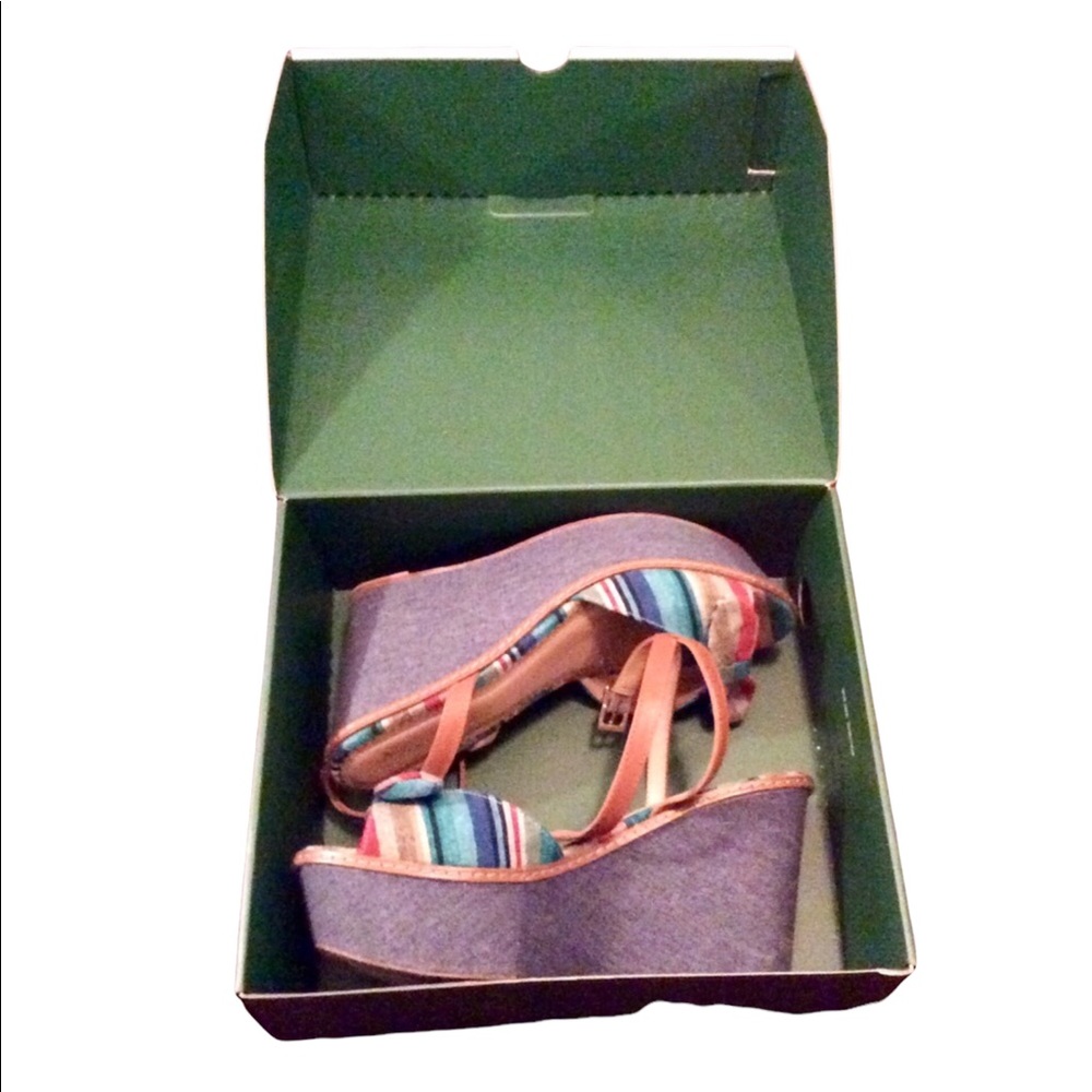 Hardly worn ANTHROPOLOGIE WEDGES. Comes with box.